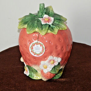 Corner Ruby Strawberry Shape Handmade Ceramic Cookie Jar w/ Lid 3D Decorated NWT